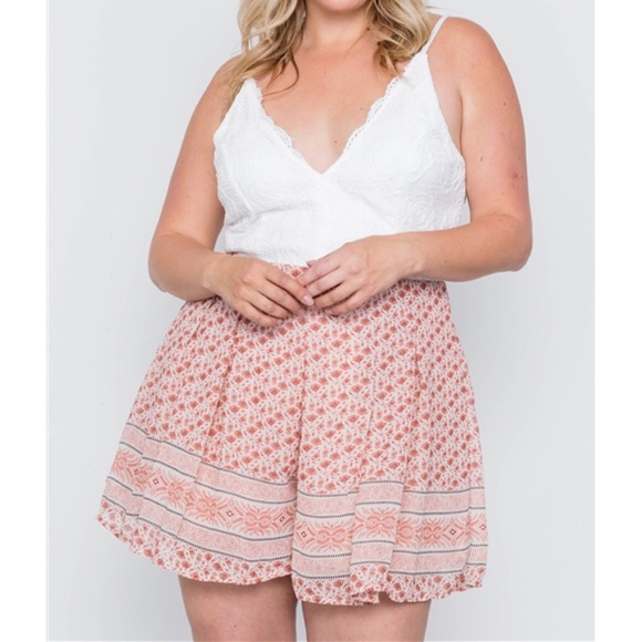 PLUS SIZE PEACH FLORAL COMBO V-NECK CAMI ROMPER - Picture 3 of 4